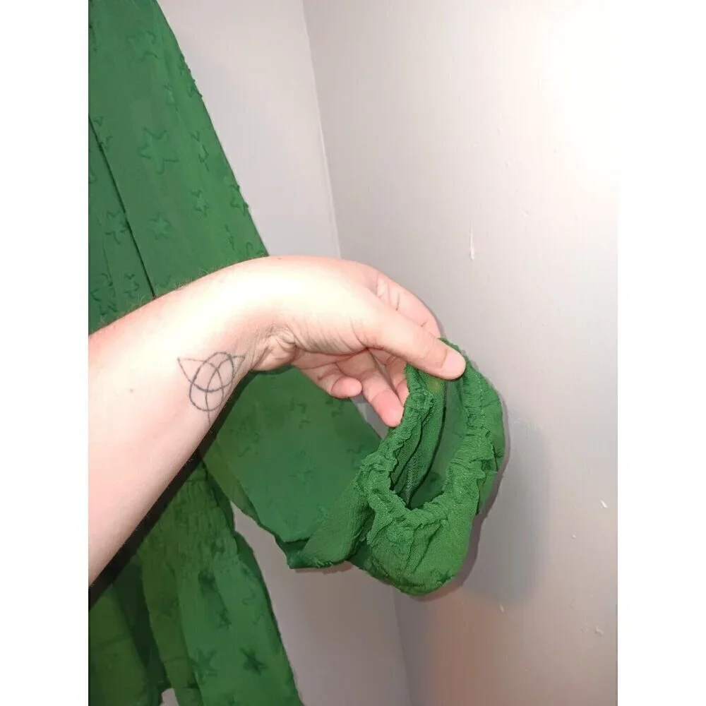 Torrid Crinkle Chiffon With Star Smocked Waist Puff Sleeve Top Size 3X Green